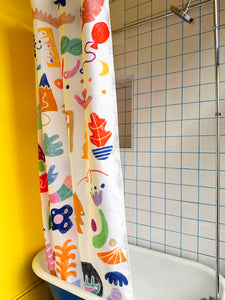 Rideau de douche conçu par l'artiste Marc-Olivier Lamothe pour la compagnie de rideaux de douche montréalaise Costume de bain
