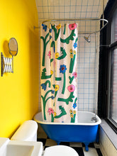 Rideau de douche Singing Flowers conçu par l'artiste Gabrielle Laïla Tittley aka PONY pour la compagnie montréalaise de rideaux de douche Costume de bain - pefect addition to your bathroom decor